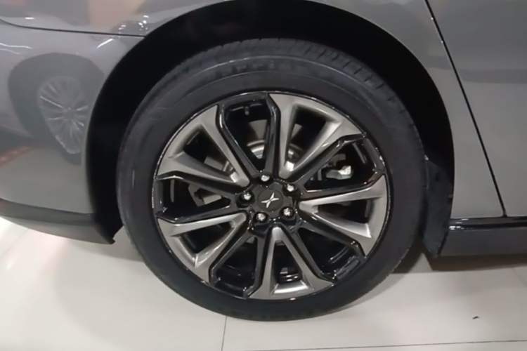 Used XPeng P7 2022 670N+ Right Rear Wheel Hub