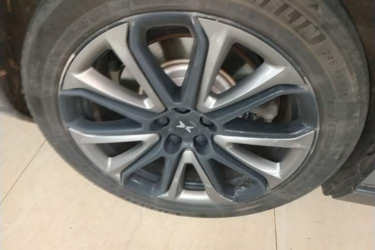 Used XPeng P7 2022 670E+ Right Rear Wheel Hub