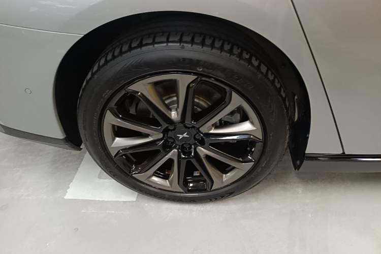 Used XPeng P7 2022 480N+ Right Rear Wheel Hub