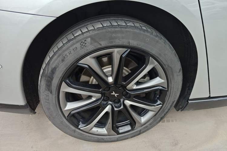 Used XPeng P7 2022 480N+ Right Rear Wheel Hub