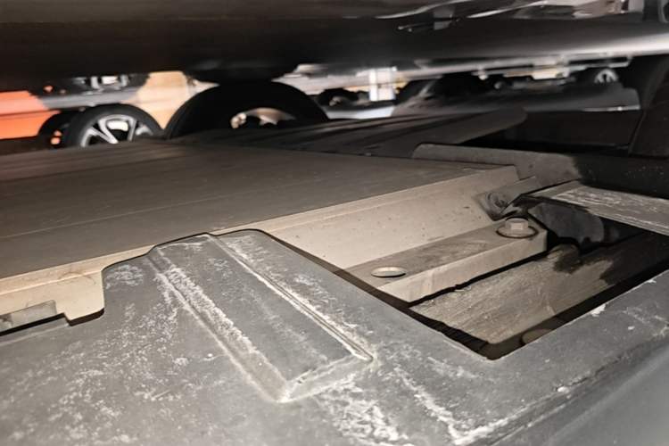 Used XPeng P7 2022 586G Right Side Sill