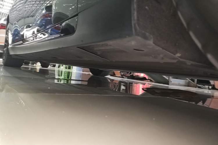 Used XPeng P7 2022 670G Right Side Sill