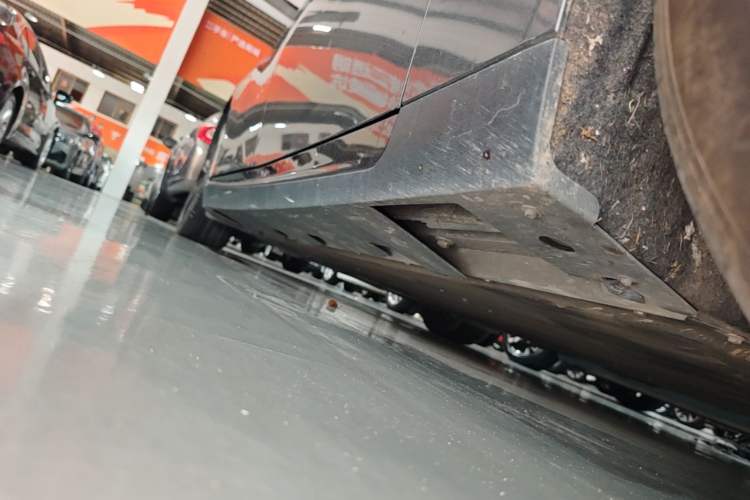Used XPeng P7 2022 670N+ Right Side Sill
