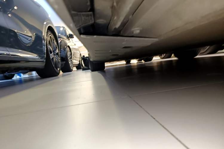 Used XPeng P7 2022 670N+ Right Side Sill