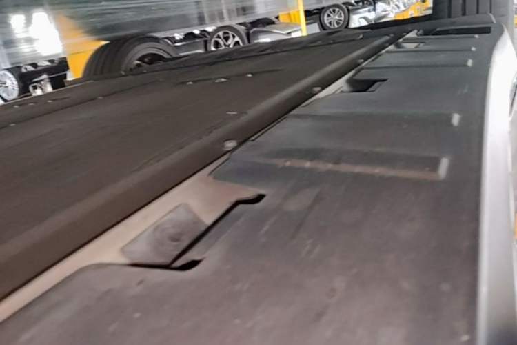 Used XPeng P7 2022 670G Right Side Sill