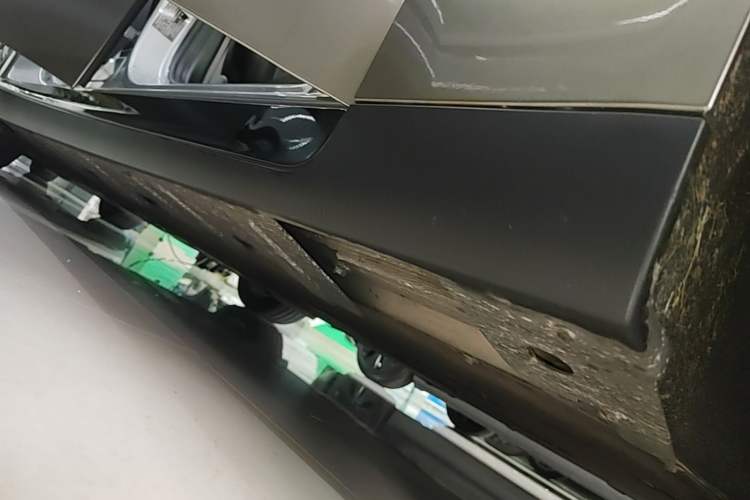 Used XPeng P7 2022 480E+ Right Side Sill