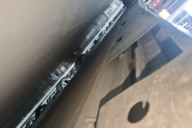 Used XPeng P7 2022 670N+ Right Side Sill