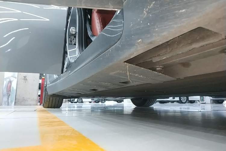 Used XPeng P7 2022 670N+ Right Side Sill