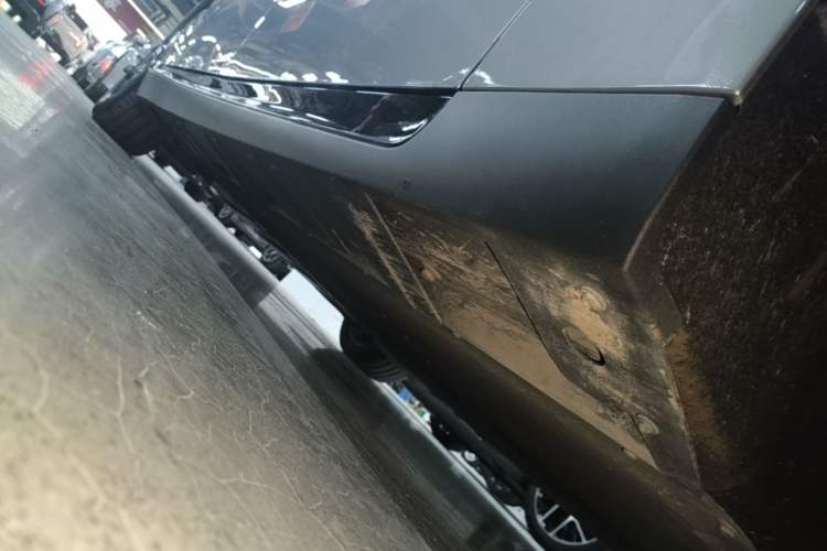 Used XPeng P7 2022 670E+ Right Side Sill