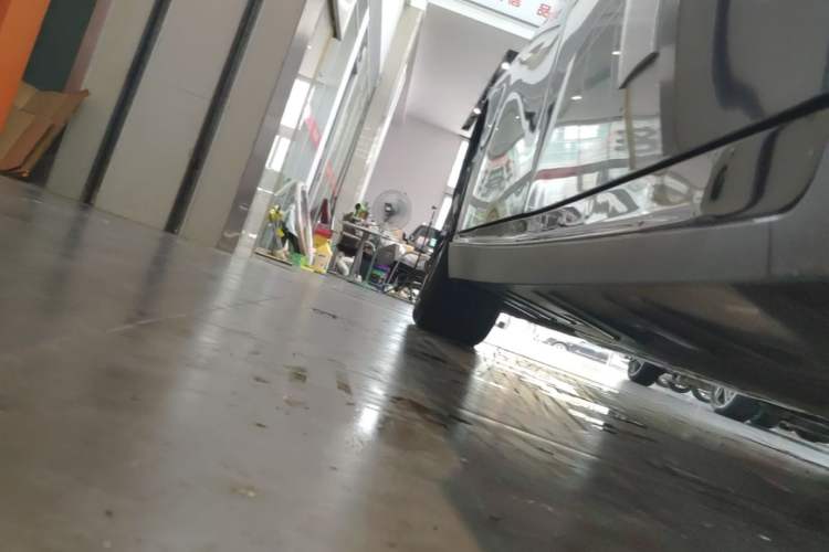 Used XPeng P7 2022 670E+ Right Side Sill