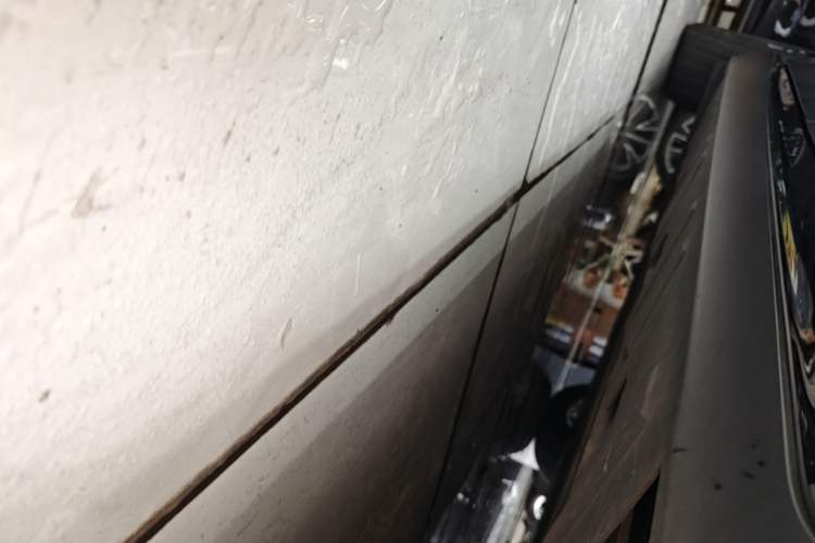 Used XPeng P7 2022 670N+ Right Side Sill
