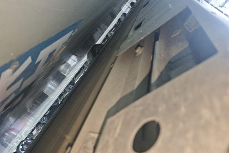 Used XPeng P7 2022 670N+ Right Side Sill