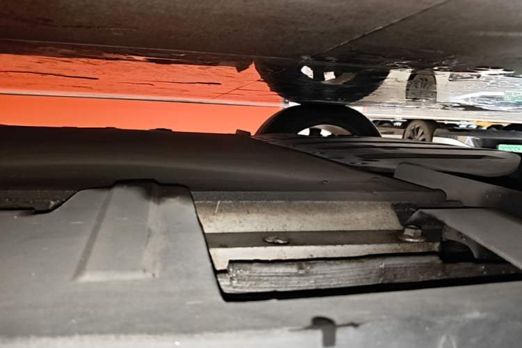 Used XPeng P7 2022 670N+ Right Side Sill