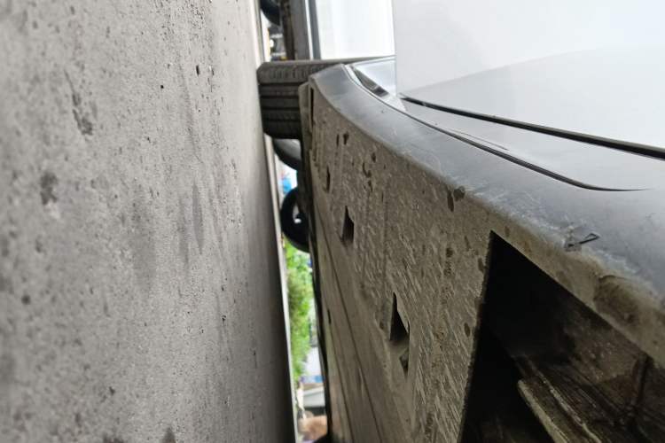 Used XPeng P7 2022 586G Right Side Sill