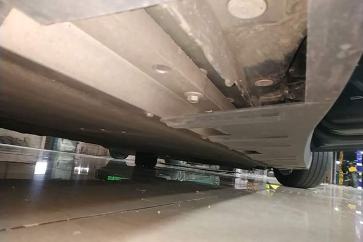 Used XPeng P7 2022 670E+ Right Side Sill