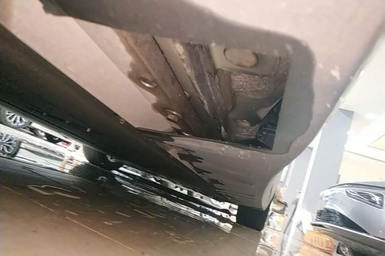 Used XPeng P7 2022 670N+ Right Side Sill