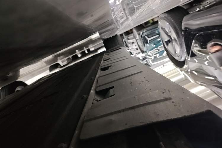Used XPeng P7 2022 670N+ Right Side Sill