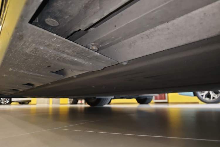 Used XPeng P7 2022 625E Right Side Sill