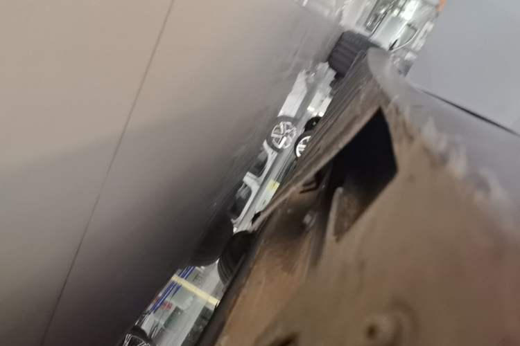 Used XPeng P7 2022 625E Right Side Sill