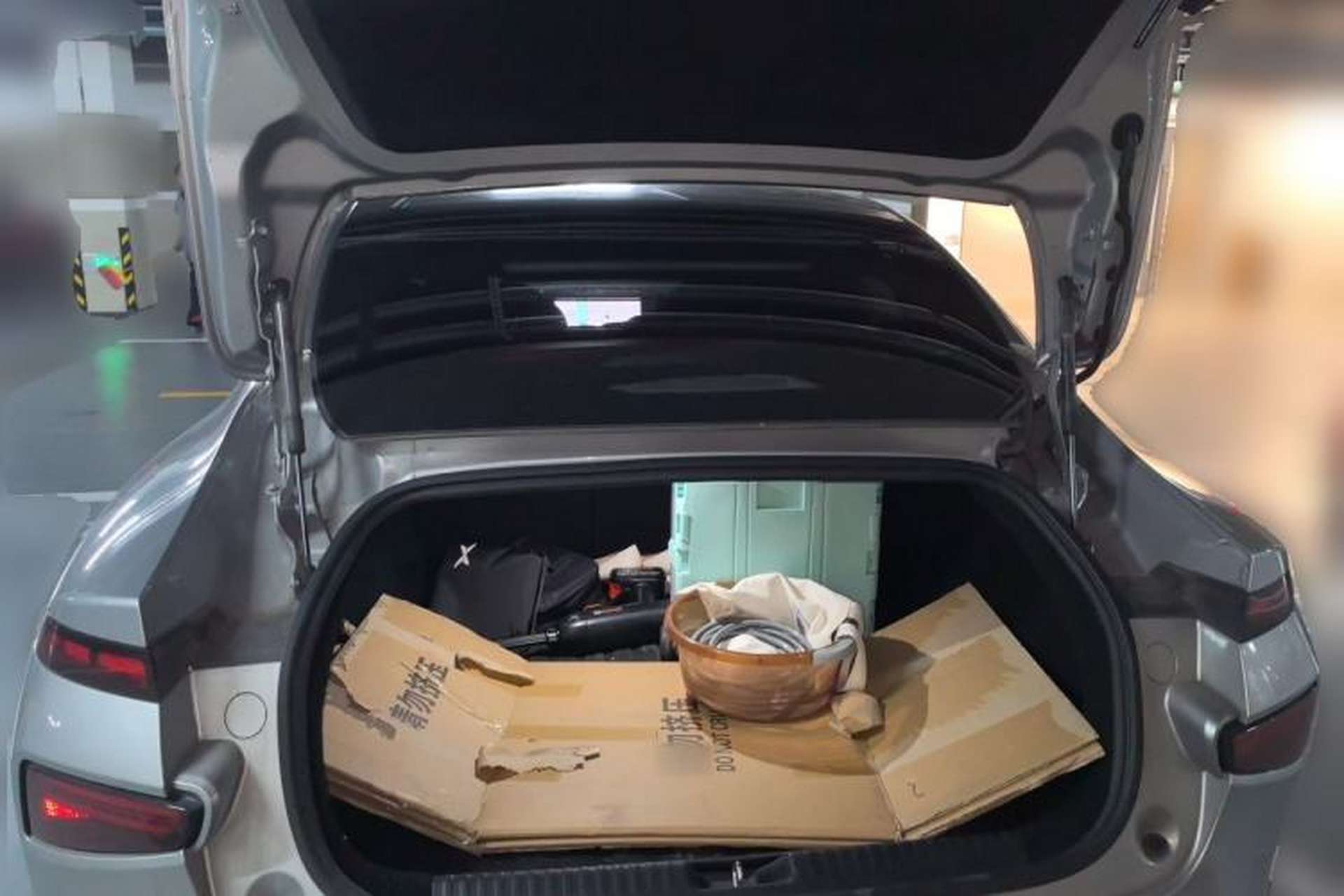 Used XPeng P7 2022 586E Trunk