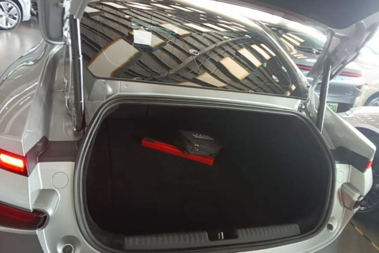 Used XPeng P7 2022 625E Trunk