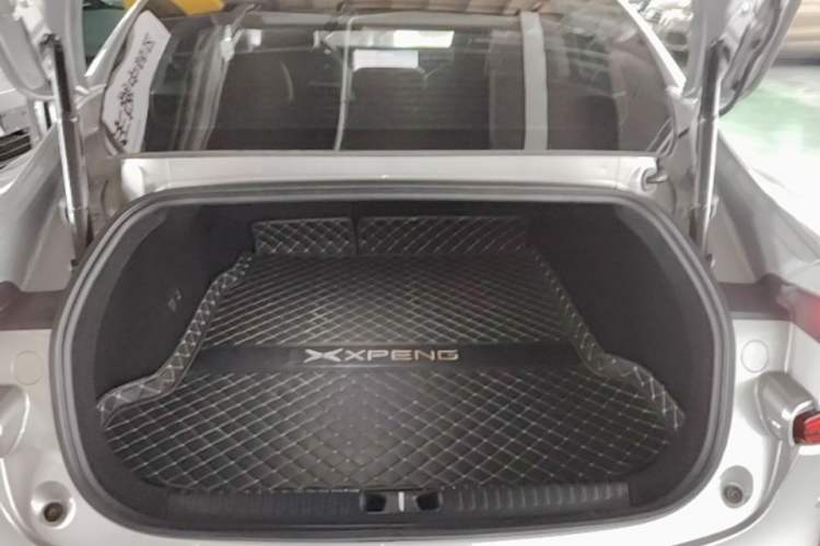 Used XPeng P7 2022 670G Trunk