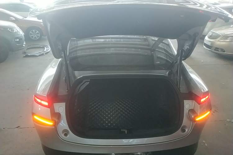 Used XPeng P7 2022 670N+ Trunk