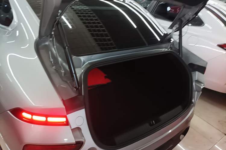 Used XPeng P7 2022 586G Trunk