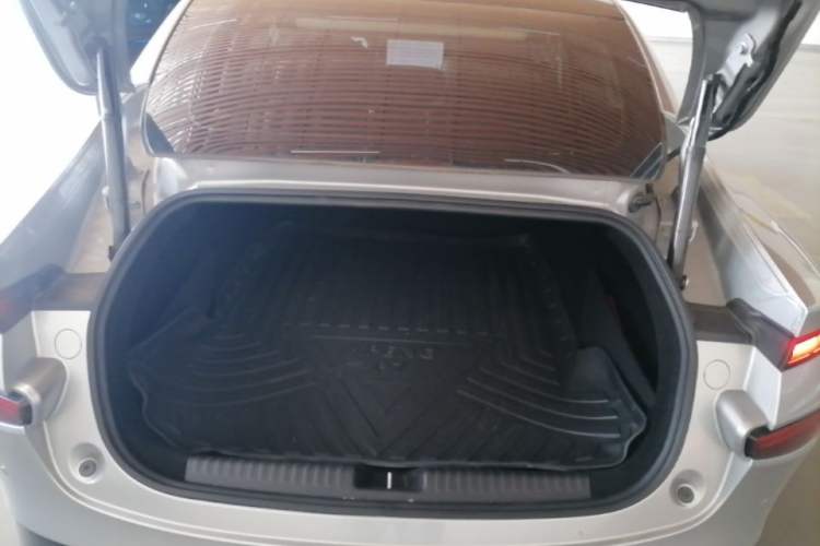 Used XPeng P7 2022 480G+ Trunk