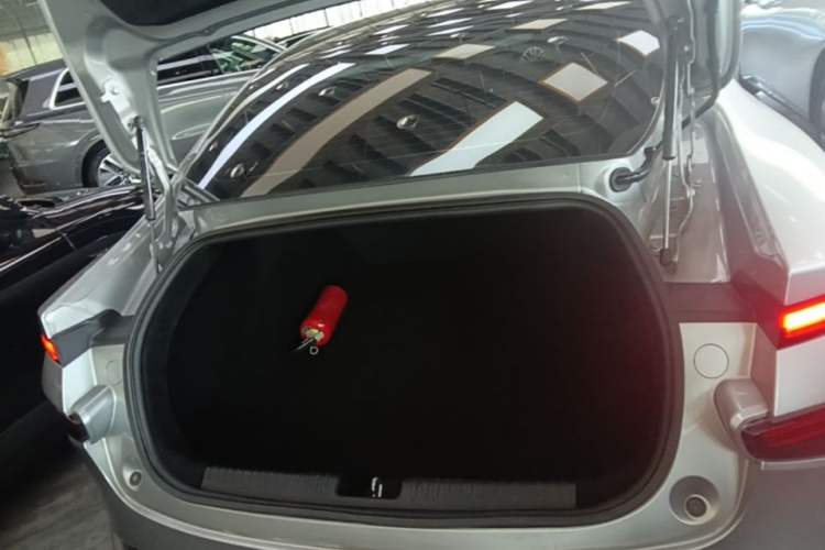 Used XPeng P7 2022 480G Trunk