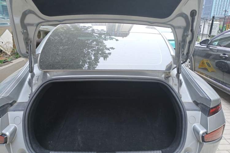 Used XPeng P7 2022 480 Standard Range Smart Drive Edition Trunk