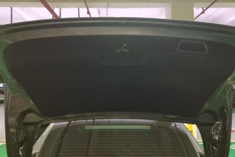 Used XPeng P7 2022 625E Trunk