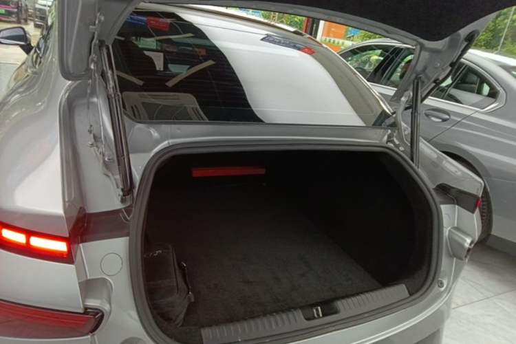 Used XPeng P7 2022 480E Trunk