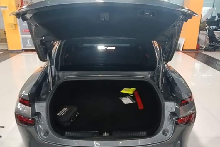 Used XPeng P7 2022 670N+ Trunk