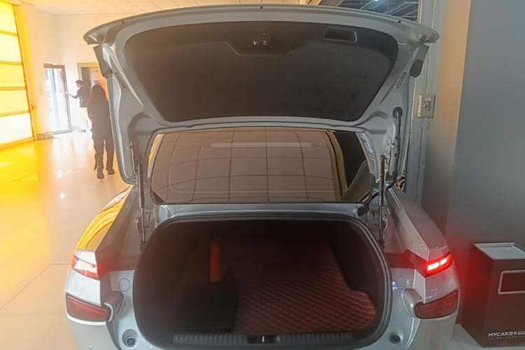 Used XPeng P7 2022 625E Trunk