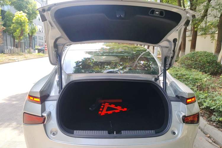 Used XPeng P7 2022 480E Trunk