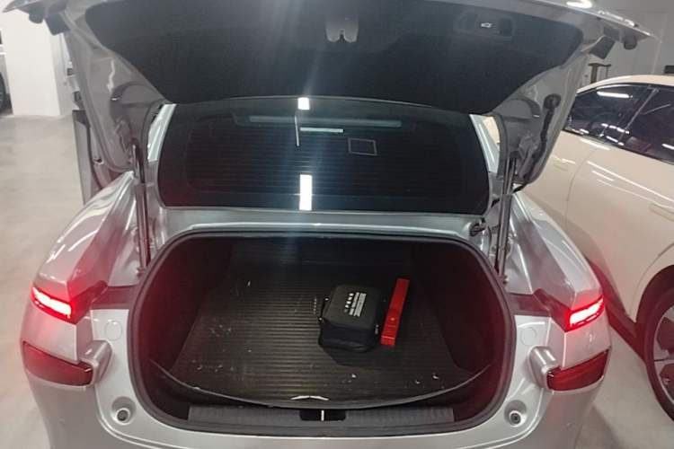 Used XPeng P7 2022 670N+ Trunk