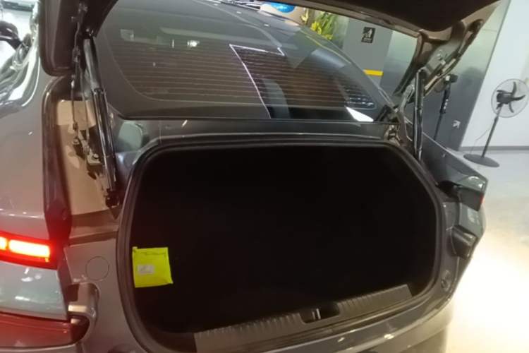 Used XPeng P7 2022 625E Trunk