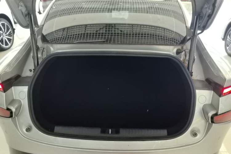 Used XPeng P7 2022 625E Trunk