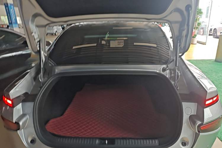 Used XPeng P7 2022 625E Trunk