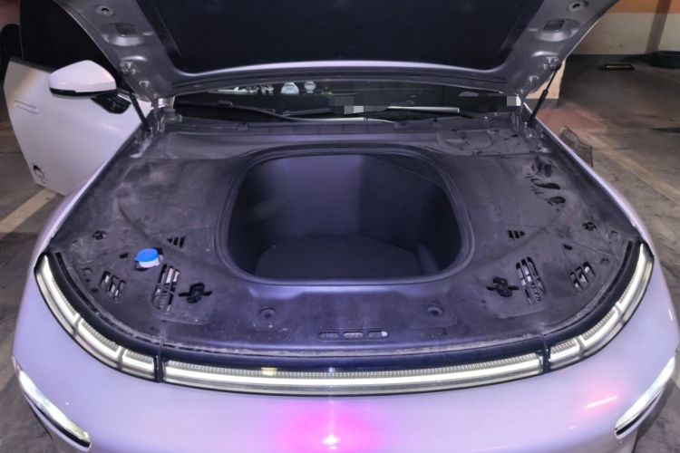 Used XPeng P7 2022 480E+ Engine Bay