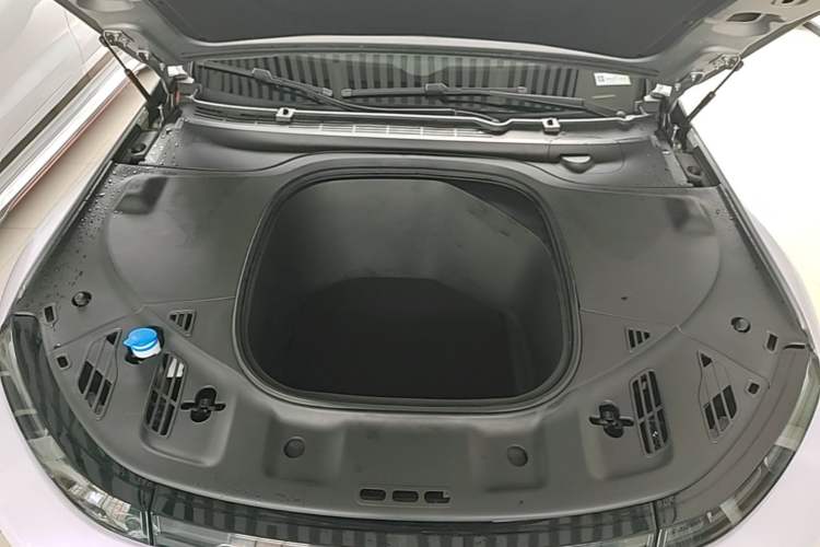 Used XPeng P7 2022 480E Engine Bay