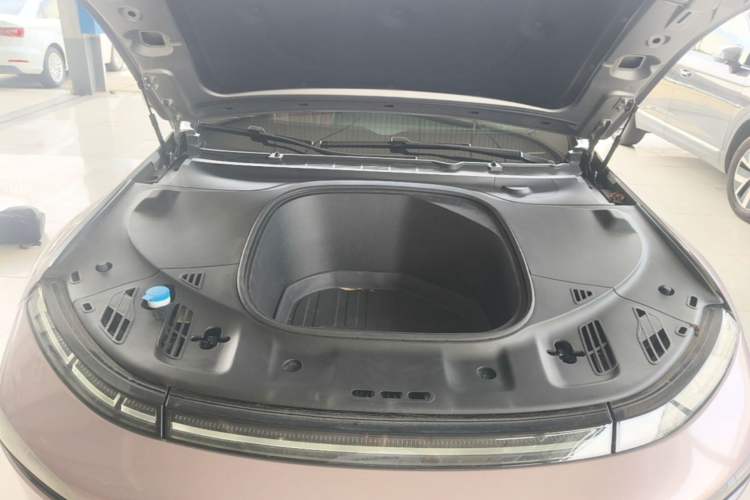 Used XPeng P7 2022 670N+ Engine Bay