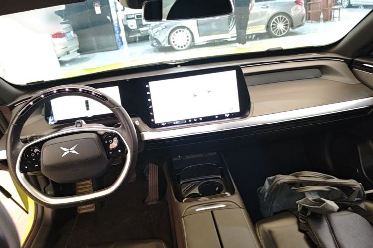 Used XPeng P7 2022 670E+ Pengyi Edition Center Console