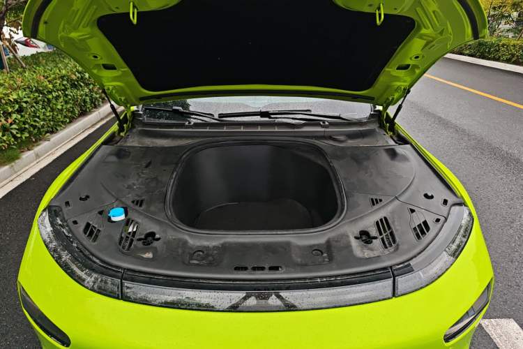 Used XPeng P7 2022 670E+ Pengyi Edition Engine Bay