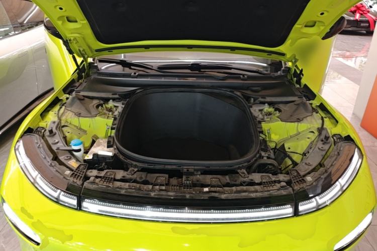 Used XPeng P7 2022 670E+ Pengyi Edition Engine Bay