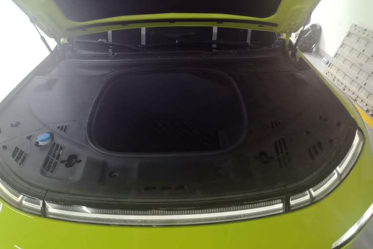 Used XPeng P7 2022 670E+ Pengyi Edition Engine Bay