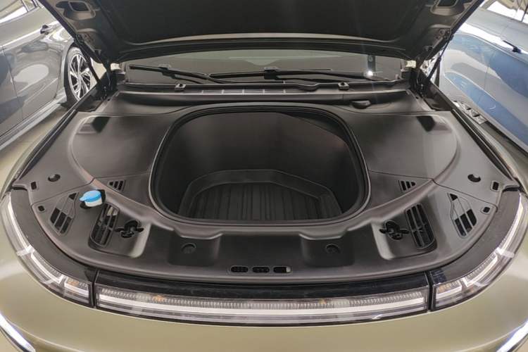 Used XPeng P7 2022 670E+ Engine Bay