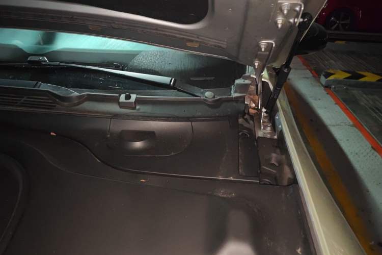 Used XPeng P7 2022 480E+ Engine Bay Left