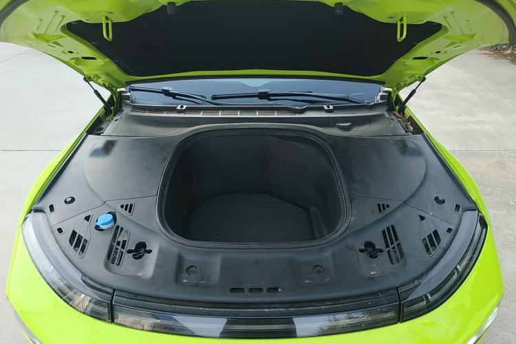 Used XPeng P7 2022 670E+ Pengyi Edition Engine Bay